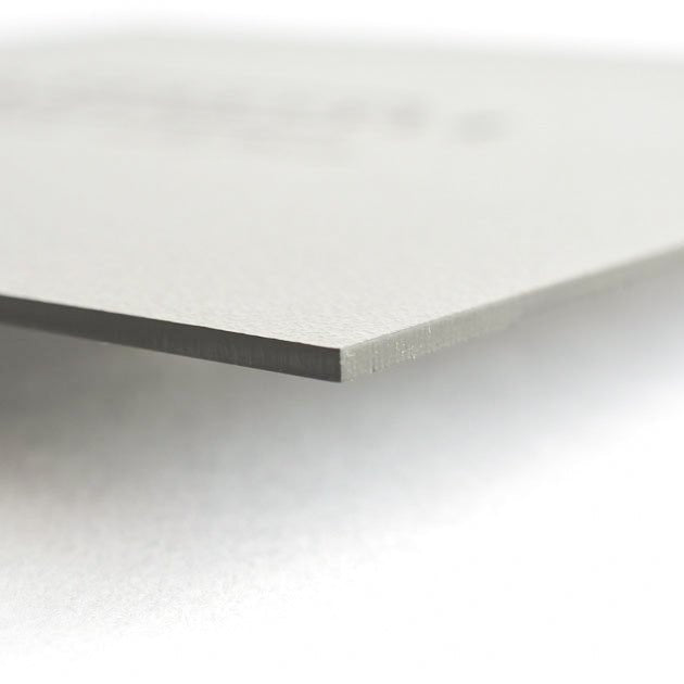 ②プラ板 二層板 1.5mm厚 テクスチャー銀／黒（レーザー加工用材料